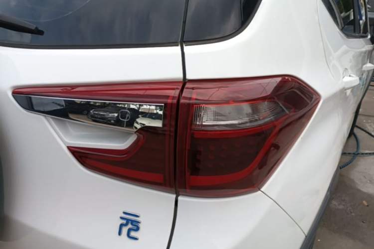 Used BYD Yuan New Energy 2018 EV360 Smart Connect Cool Edition Right Rear Taillight