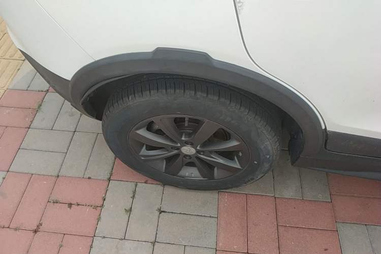 Used BYD Yuan New Energy 2018 EV360 Smart Connect Cool Edition Right Rear Wheel Hub