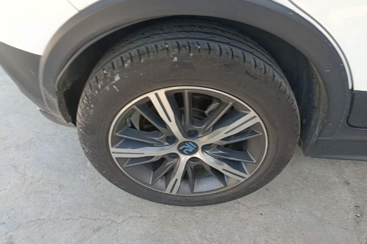 Used BYD Yuan New Energy 2018 EV360 Smart Connected Cool Model Right Rear Wheel Hub