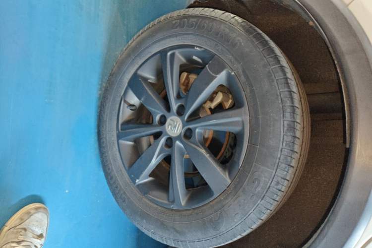 Used BYD Yuan New Energy 2018 EV360 Smart Connect Cool Edition Right Rear Wheel Hub
