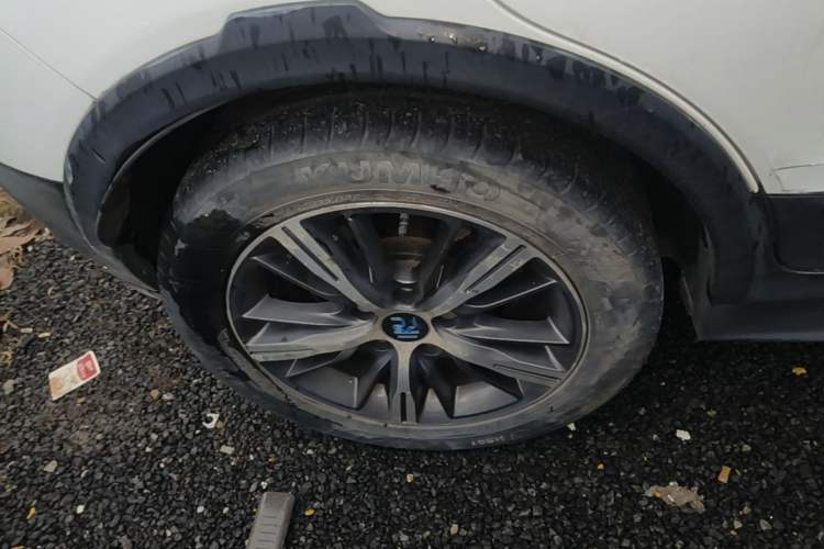 Used BYD Yuan New Energy 2018 EV360 Smart Connected Cool Model Right Rear Wheel Hub