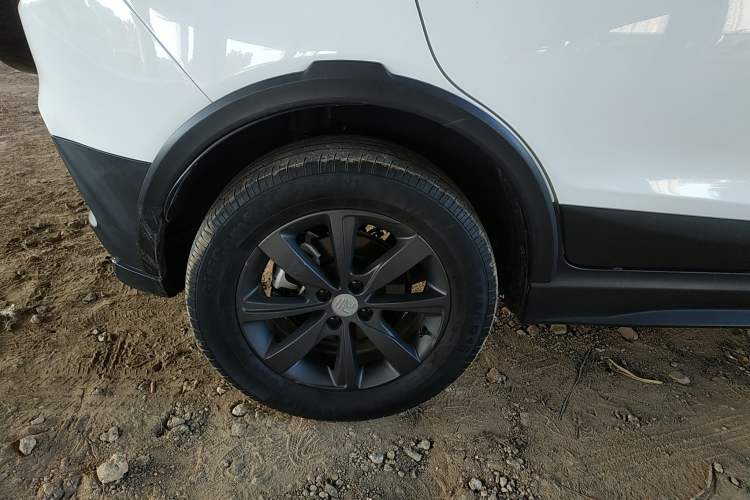Used BYD Yuan New Energy 2018 EV360 Smart Connect Cool Edition Right Rear Wheel Hub
