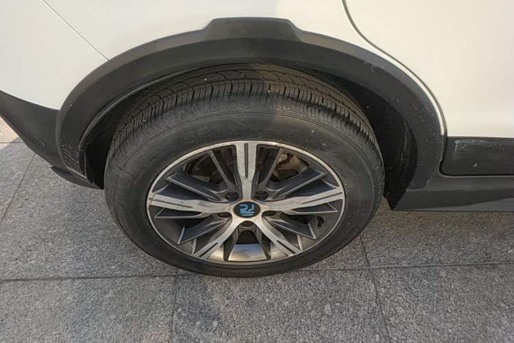 Used BYD Yuan New Energy 2018 EV360 Smart Connected Cool Model Right Rear Wheel Hub