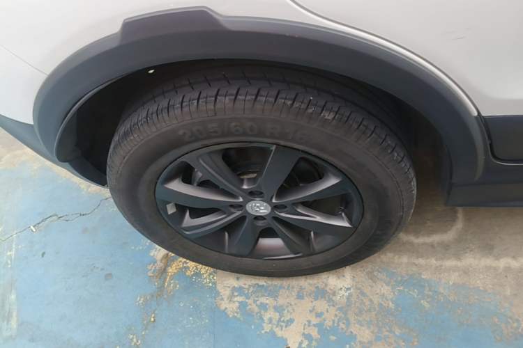 Used BYD Yuan New Energy 2018 EV360 Smart Connect Cool Edition Right Rear Wheel Hub