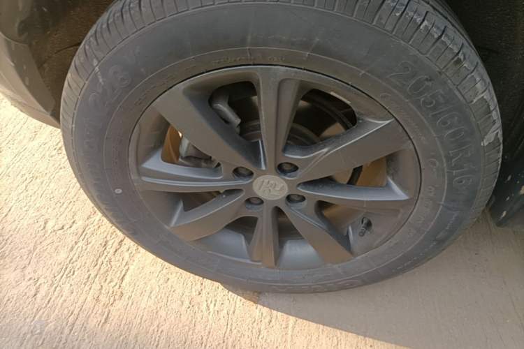 Used BYD Yuan New Energy 2018 EV360 Smart Connect Cool Edition Right Rear Wheel Hub