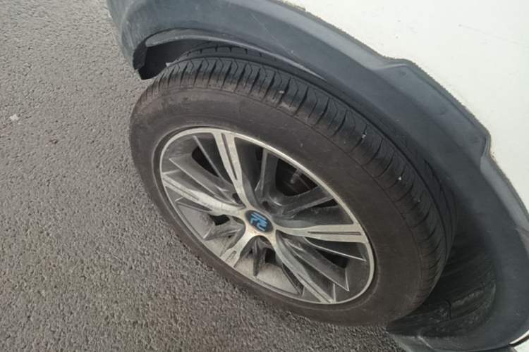 Used BYD Yuan New Energy 2018 EV360 Smart Connected Cool Model Right Rear Wheel Hub