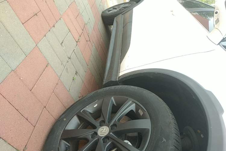 Used BYD Yuan New Energy 2018 EV360 Smart Connect Cool Edition Right Side Sill