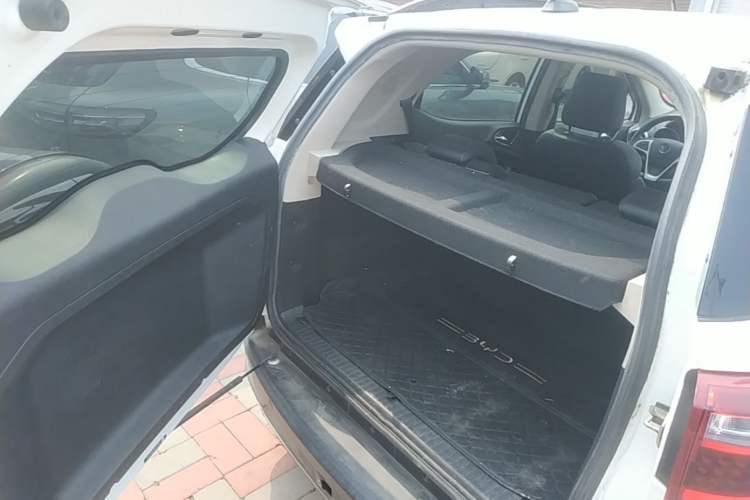 Used BYD Yuan New Energy 2018 EV360 Smart Connect Cool Edition Trunk