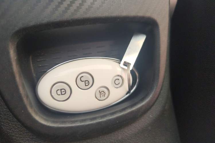Used BYD Yuan New Energy 2018 EV360 Smart Connected Cool Model Vehicle Key