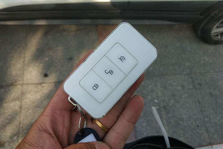 Used BYD Yuan New Energy 2018 EV360 Smart Connected Cool Model Vehicle Key