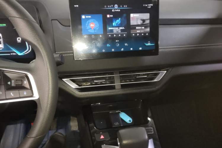 Used BYD Yuan New Energy 2019 EV535 Smart Connect Trendsetting Model Audio And AC Panel