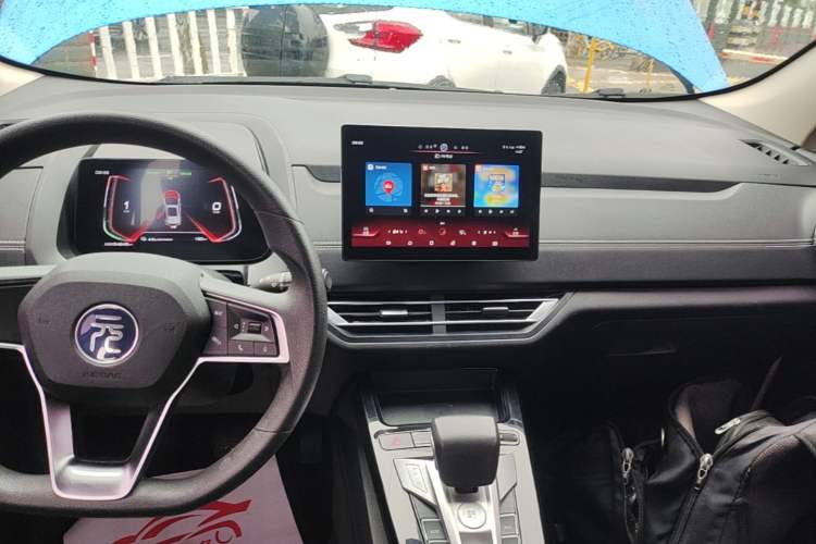 Used BYD Yuan New Energy 2019 EV535 Smart Connect Trendsetting Model Audio And AC Panel