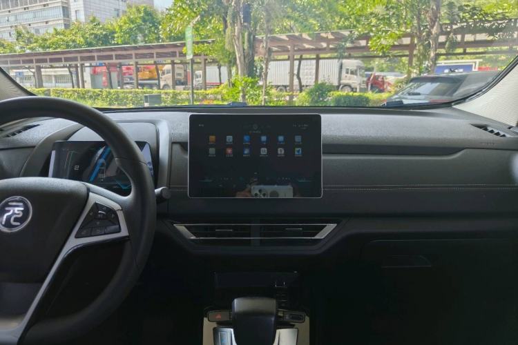Used BYD Yuan New Energy 2019 EV535 Smart Connect Trendsetting Model Audio And AC Panel