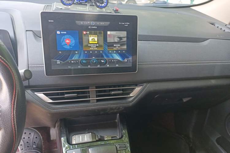 Used BYD Yuan New Energy 2019 EV535 Smart Connect Trendsetting Model Audio And AC Panel