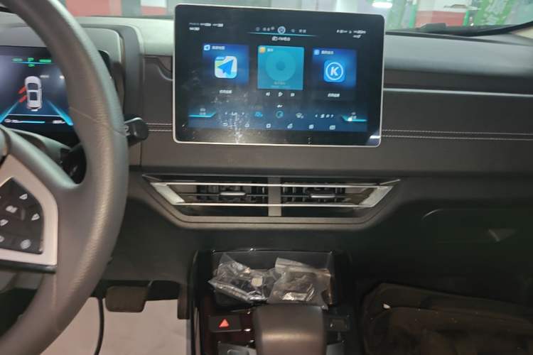 Used BYD Yuan New Energy 2019 EV535 High-Energy Leading Edition Audio And AC Panel