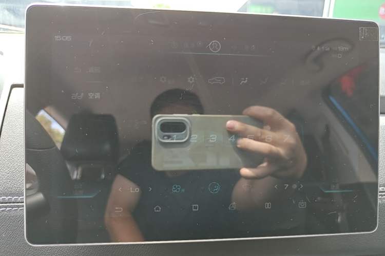 Used BYD Yuan New Energy 2019 EV535 Smart Connect Trendsetting Model Audio And AC Panel