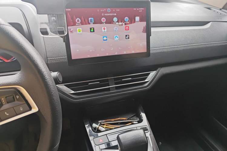 Used BYD Yuan New Energy 2019 EV535 Smart Connect Trendsetting Model Audio And AC Panel