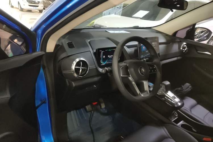 Used BYD Yuan New Energy 2019 EV535 Smart Connect Trendsetting Model Center Console