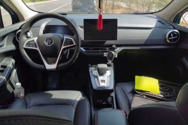 Used BYD Yuan New Energy 2019 EV535 Smart Connect Trendsetting Model Center Console