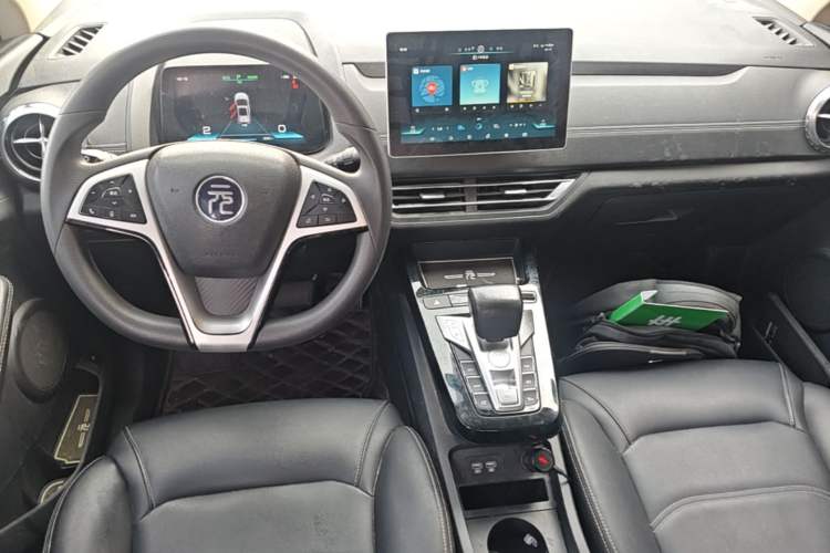 Used BYD Yuan New Energy 2019 EV535 Smart Connect Trendsetting Model Center Console