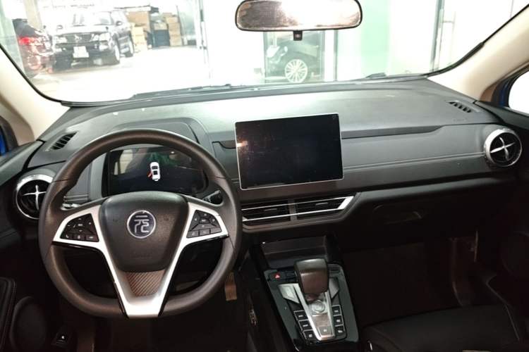 Used BYD Yuan New Energy 2019 EV535 Smart Connect Trendsetting Model Center Console