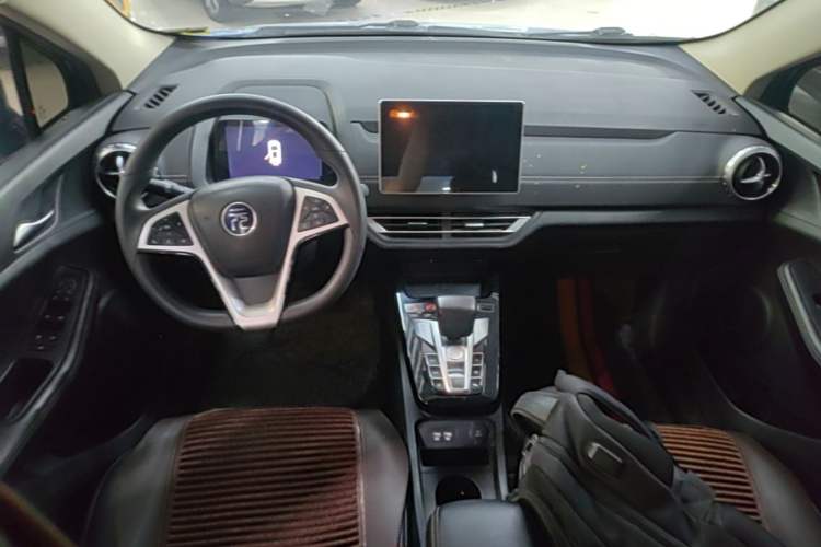 Used BYD Yuan New Energy 2019 EV535 Smart Connect Trendsetting Model Center Console