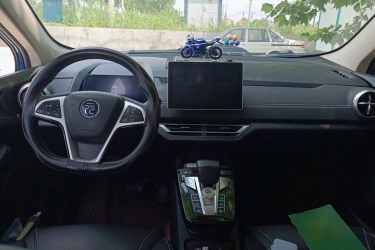 Used BYD Yuan New Energy 2019 EV535 Smart Connect Trendsetting Model Center Console
