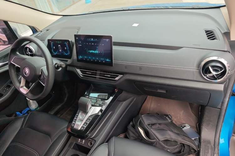 Used BYD Yuan New Energy 2019 EV535 Smart Connect Trendsetting Model Center Console