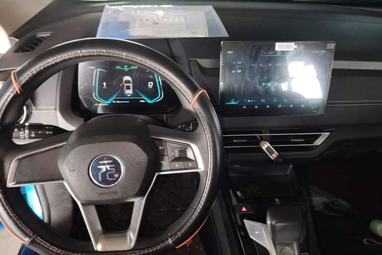 Used BYD Yuan New Energy 2019 EV535 Smart Connect Trendsetting Model Center Console