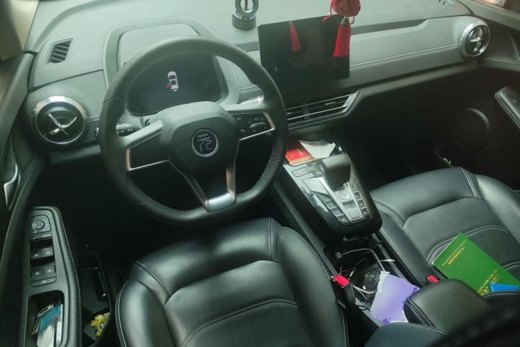 Used BYD Yuan New Energy 2019 EV535 Smart Connect Trendsetting Model Center Console