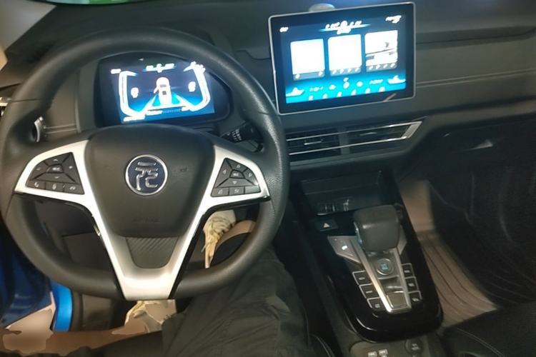 Used BYD Yuan New Energy 2019 EV535 Smart Connect Trendsetting Model Center Console