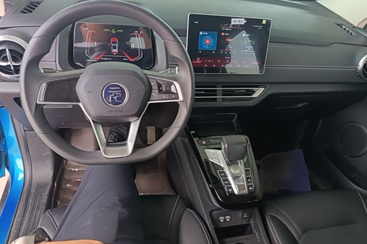 Used BYD Yuan New Energy 2019 EV535 Smart Connect Trendsetting Model Center Console