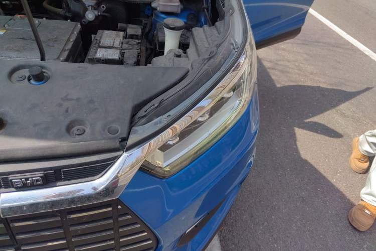 Used BYD Yuan New Energy 2019 EV535 Smart Connect Trendsetting Model Engine Bay Left