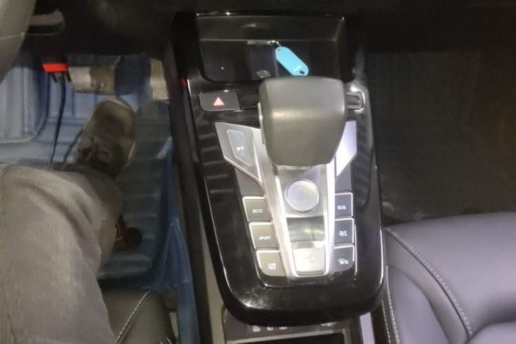 Used BYD Yuan New Energy 2019 EV535 Smart Connect Trendsetting Model Gear Lever