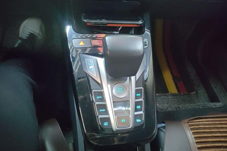 Used BYD Yuan New Energy 2019 EV535 Smart Connect Trendsetting Model Gear Lever