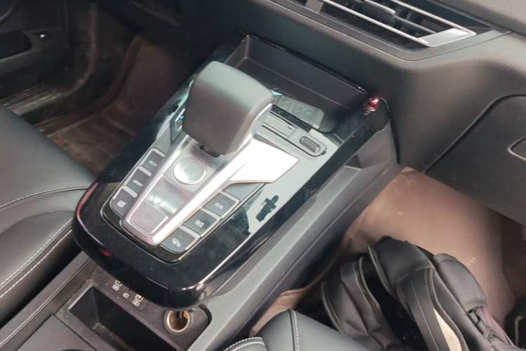 Used BYD Yuan New Energy 2019 EV535 Smart Connect Trendsetting Model Gear Lever