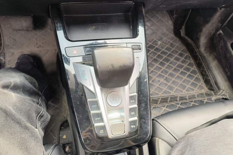 Used BYD Yuan New Energy 2019 EV360 Smart Connect Leading Model Gear Lever
