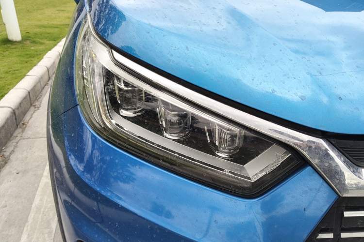 Used BYD Yuan New Energy 2019 EV535 Smart Connect Trendsetting Model Right Front Headlight