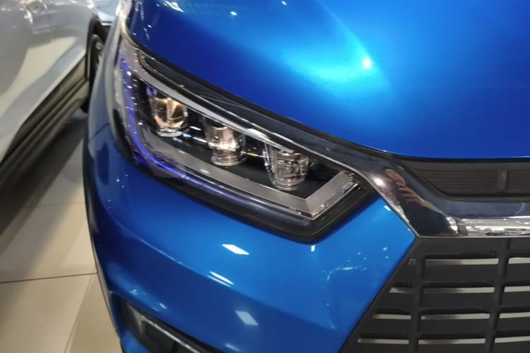 Used BYD Yuan New Energy 2019 EV535 Smart Connect Trendsetting Model Right Front Headlight