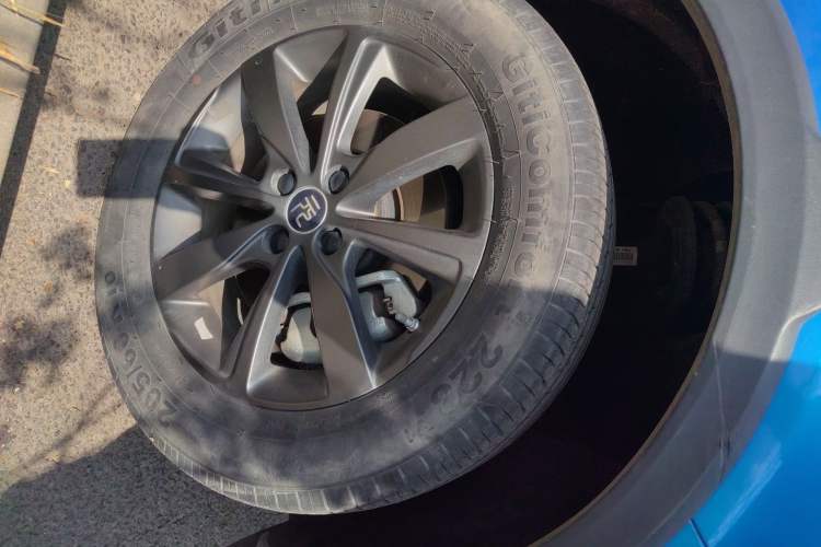 Used BYD Yuan New Energy 2019 EV535 Smart Connect Trendsetting Model Right Front Wheel Hub