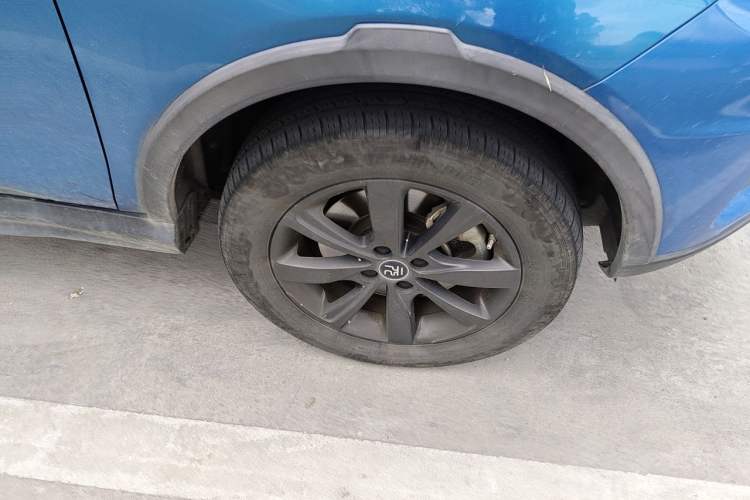 Used BYD Yuan New Energy 2019 EV535 Smart Connect Trendsetting Model Right Front Wheel Hub