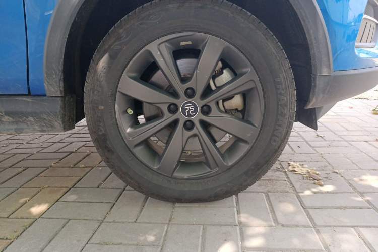 Used BYD Yuan New Energy 2019 EV535 Smart Connect Trendsetting Model Right Front Wheel Hub