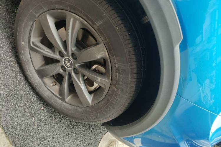 Used BYD Yuan New Energy 2019 EV535 Smart Connect Trendsetting Model Right Front Wheel Hub