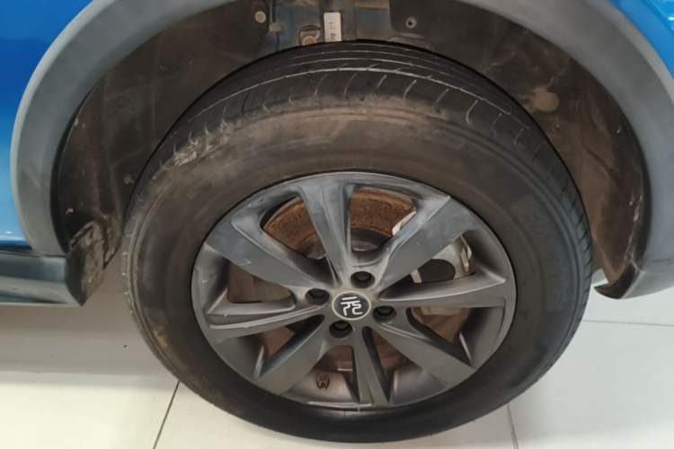 Used BYD Yuan New Energy 2019 EV535 Smart Connect Trendsetting Model Right Front Wheel Hub