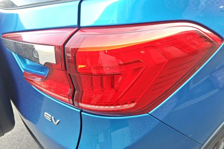 Used BYD Yuan New Energy 2019 EV535 Smart Connect Trendsetting Model Right Rear Taillight