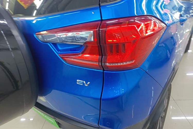 Used BYD Yuan New Energy 2019 EV535 Smart Connect Trendsetting Model Right Rear Taillight
