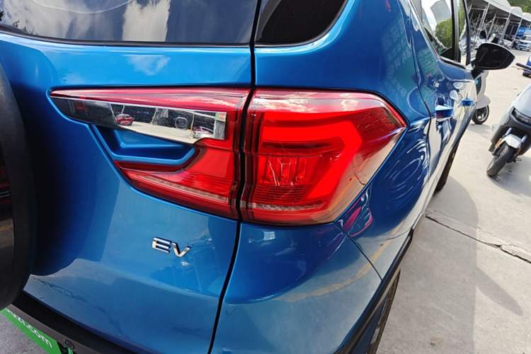 Used BYD Yuan New Energy 2019 EV535 Smart Connect Trendsetting Model Right Rear Taillight
