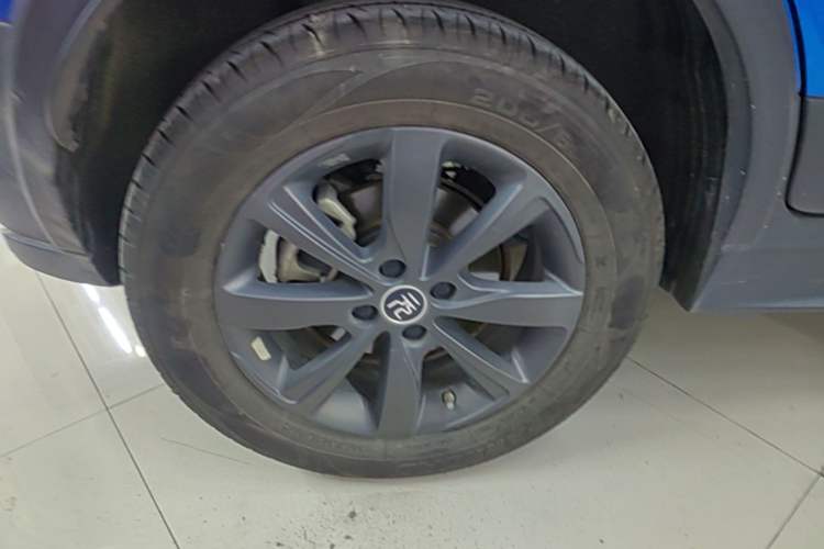 Used BYD Yuan New Energy 2019 EV535 Smart Connect Trendsetting Model Right Rear Wheel Hub