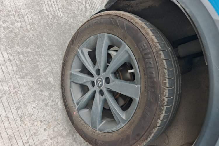 Used BYD Yuan New Energy 2019 EV535 Smart Connect Trendsetting Model Right Rear Wheel Hub