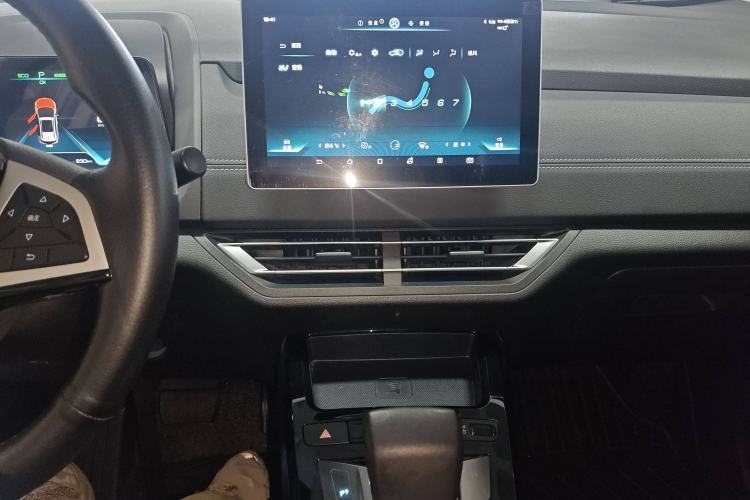 Used BYD Yuan New Energy 2019 EV535 Smart Connect Trendsetting Model Audio And AC Panel